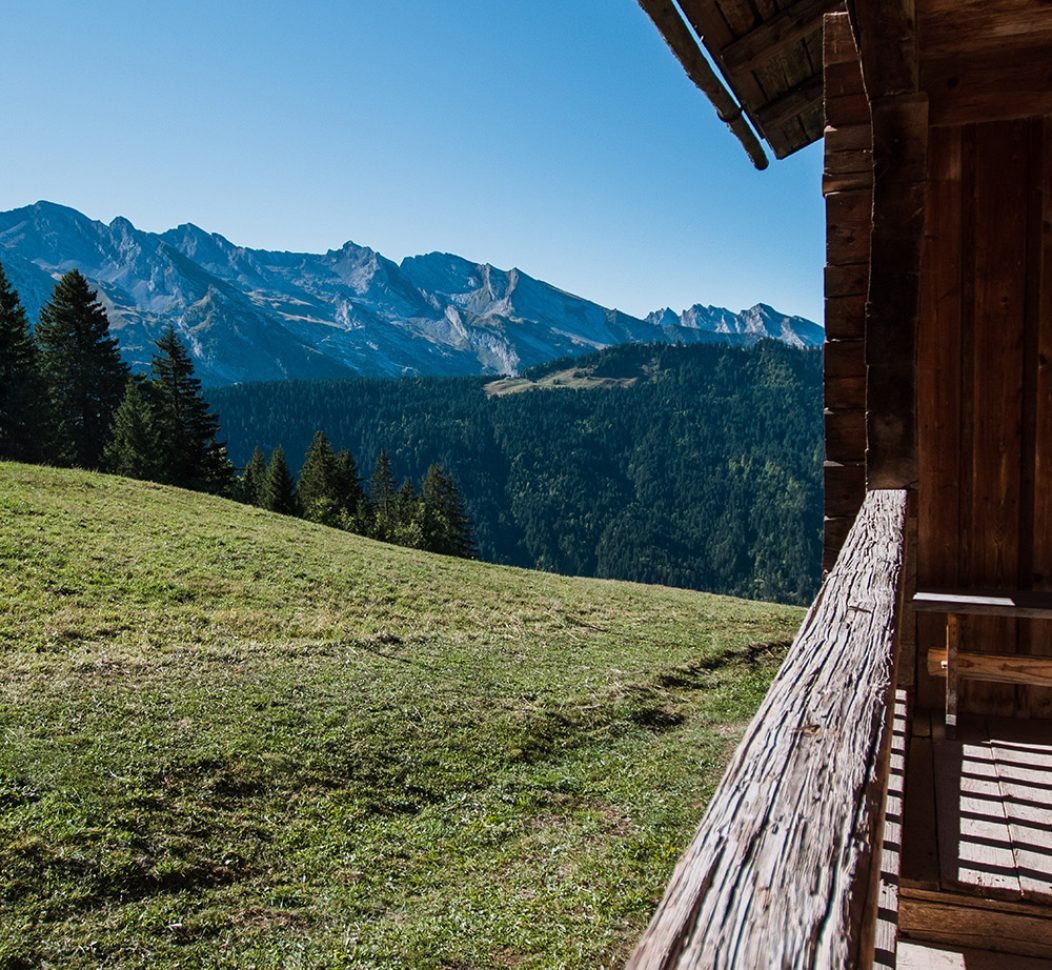 Alpage-grand-montagne-histoire-balcon